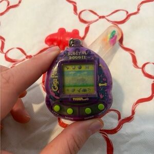 Rare VINTAGE 1997 GIGA PET DIGITAL DOG / DOGGIE - PURPLE